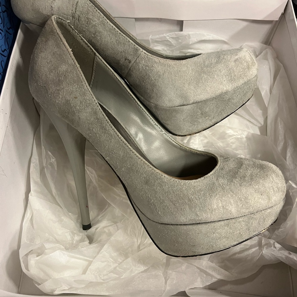 Bakers gray suede round toe platform heels